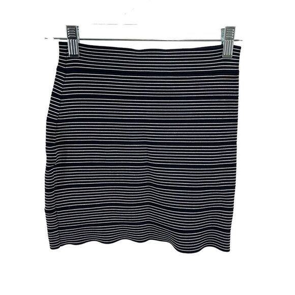 BCBG Maxazria Mini Pencil Skirt Alisa Bandage Striped Pull-On Black White Medium - Picture 3 of 8